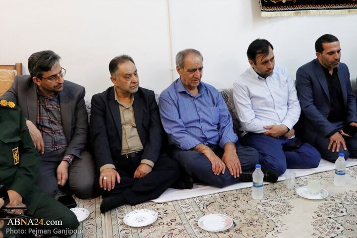 Photos: Isfahan's administrators attend home of Martyr General Mehdi Rabbani's father