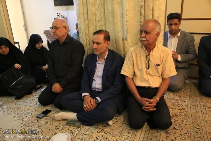 Photos: Isfahan's administrators attend home of Martyr General Mehdi Rabbani's father