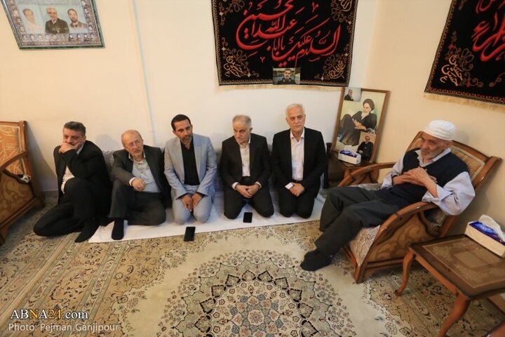Photos: Isfahan's administrators attend home of Martyr General Mehdi Rabbani's father
