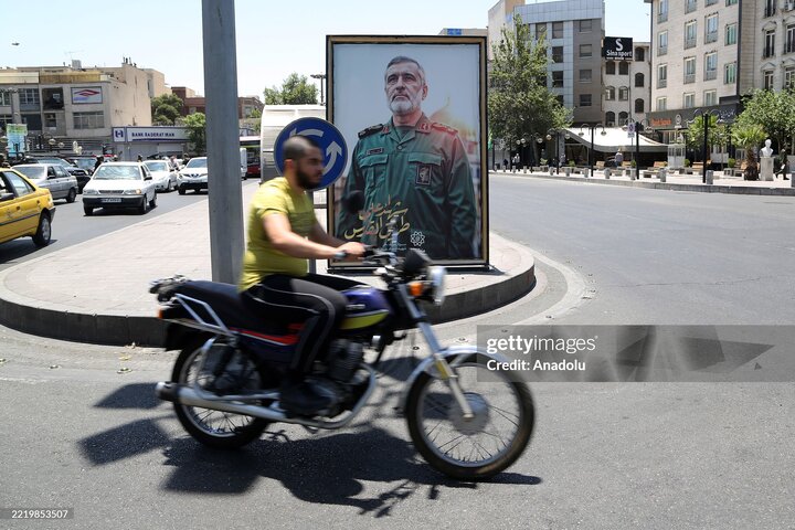 تصاویر فرماندهان شهید سپاه در میادین اصلی شهر تهران