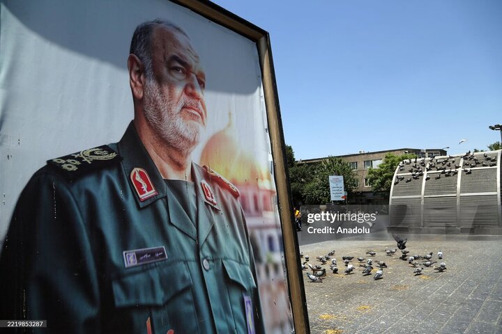 Photos: Pictures of martyred IRGC commanders in main squares of Tehran