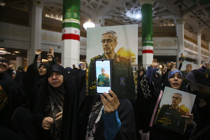 Photos: People of Qom bid farewell to martyrs of Zionist regime's attacks