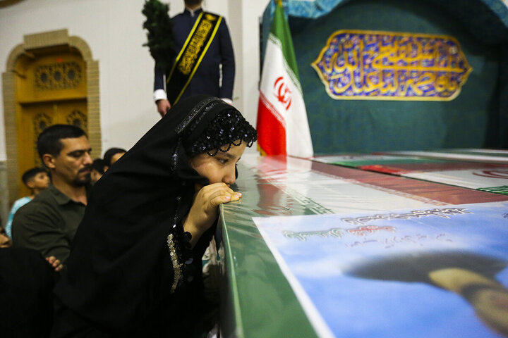 Photos: People of Qom bid farewell to martyrs of Zionist regime's attacks