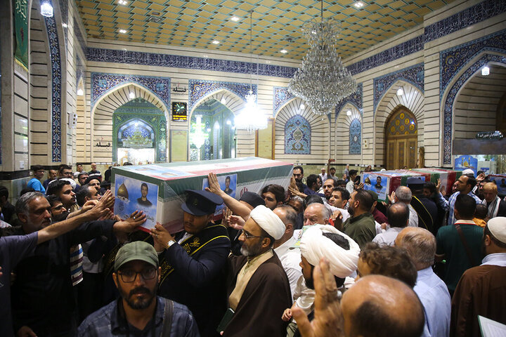 Photos: People of Qom bid farewell to martyrs of Zionist regime's attacks