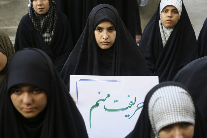 Photos: Fatemi teens support Iran's armed forces