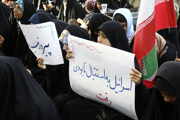 Photos: Fatemi teens support Iran's armed forces