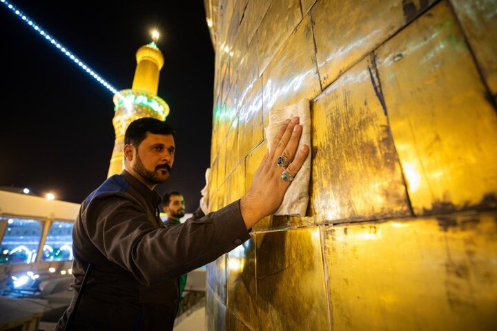 Photos: Dust-cleaning golden dome of Imam Hussain Shrine on eve of Muharram