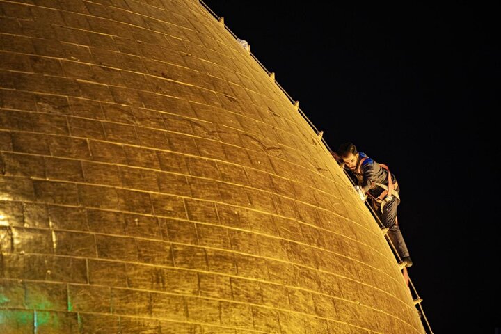 Photos: Dust-cleaning golden dome of Imam Hussain Shrine on eve of Muharram