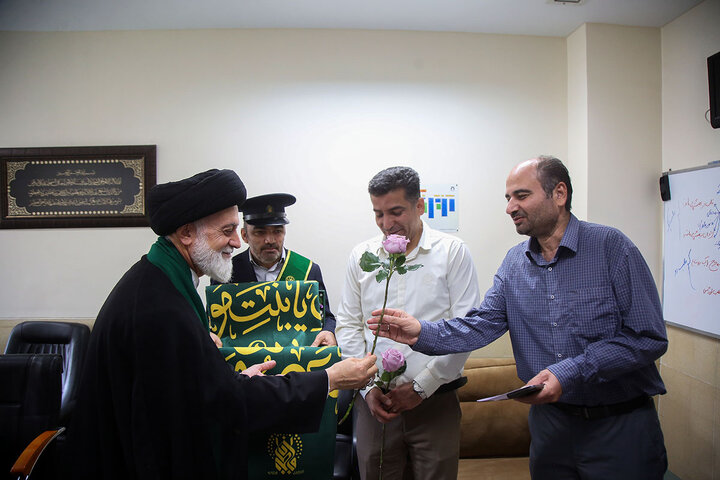 گزارش تصویری؛عیادت خادمان حرم کریمه اهل بیت(س) از مجروحان حملات رژیم صهیونیستی