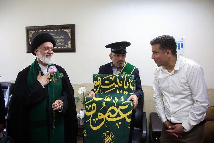 گزارش تصویری؛عیادت خادمان حرم کریمه اهل بیت(س) از مجروحان حملات رژیم صهیونیستی