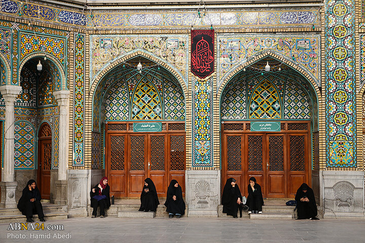 آیین تعویض پرچم گنبد حرم حضرت فاطمه معصومه(س) به مناسبت ماه محرم