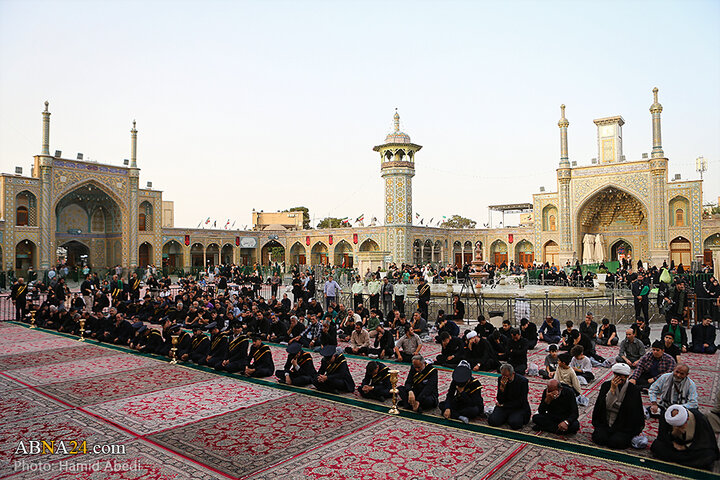 آیین تعویض پرچم گنبد حرم حضرت فاطمه معصومه(س) به مناسبت ماه محرم