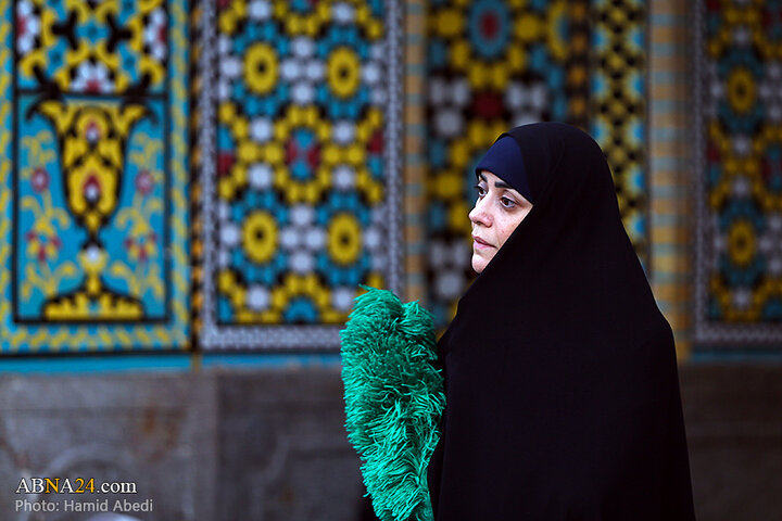 آیین تعویض پرچم گنبد حرم حضرت فاطمه معصومه(س) به مناسبت ماه محرم