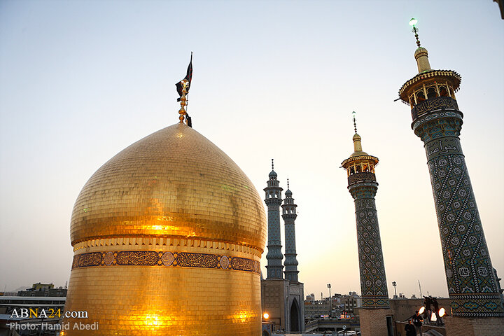 آیین تعویض پرچم گنبد حرم حضرت فاطمه معصومه(س) به مناسبت ماه محرم