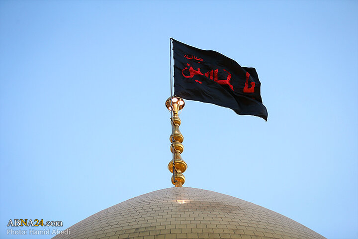 آیین تعویض پرچم گنبد حرم حضرت فاطمه معصومه(س) به مناسبت ماه محرم