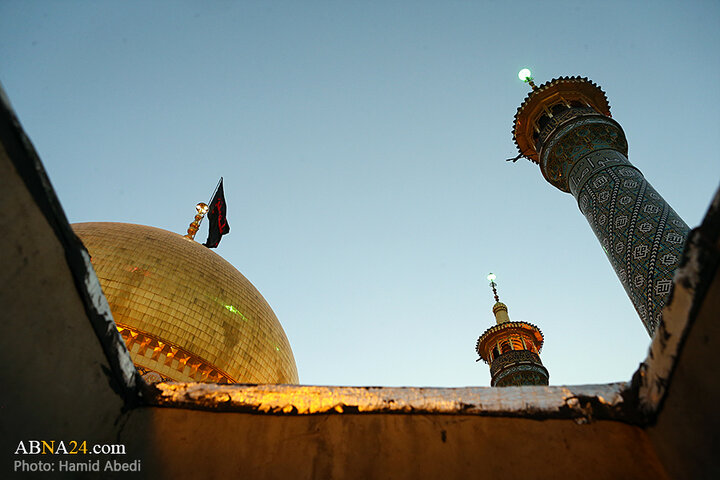 آیین تعویض پرچم گنبد حرم حضرت فاطمه معصومه(س) به مناسبت ماه محرم