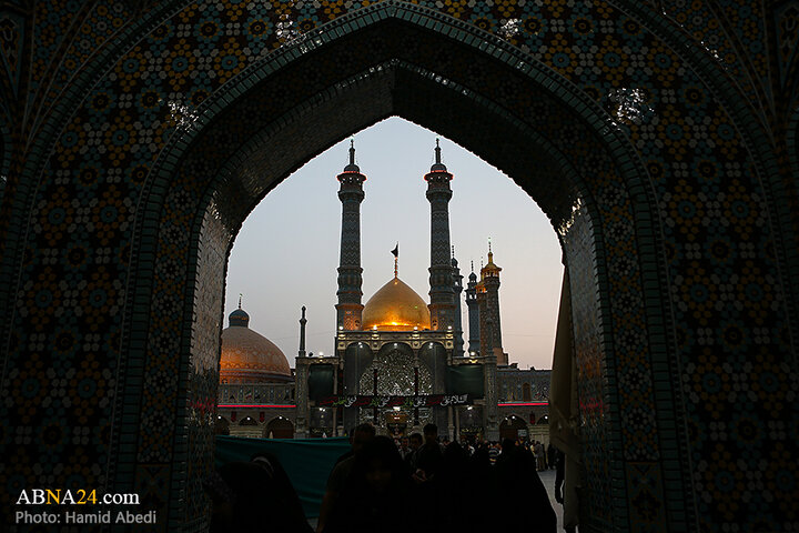 آیین تعویض پرچم گنبد حرم حضرت فاطمه معصومه(س) به مناسبت ماه محرم