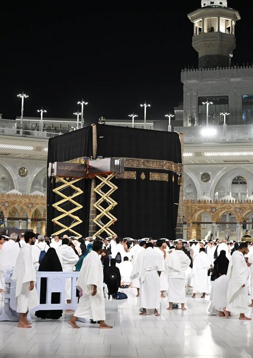 Photos: Changing Kaaba Kiswah to mark beginning of new Hijri year