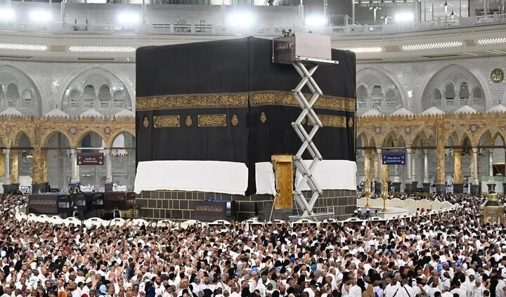 Photos: Changing Kaaba Kiswah to mark beginning of new Hijri year