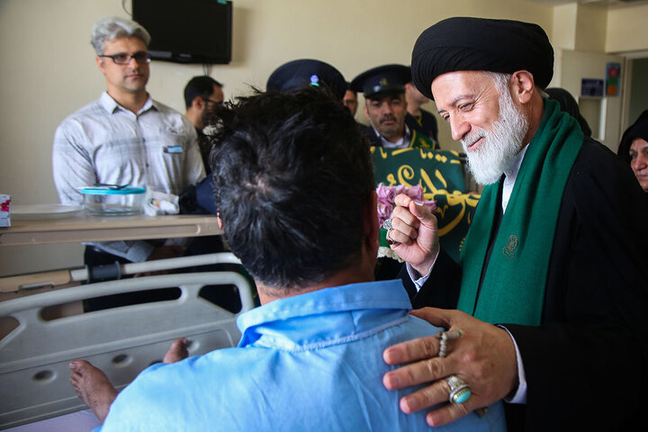 Photos: Servants of Hazrat Masoumeh shrine visit injured people in Zionist regime's attacks