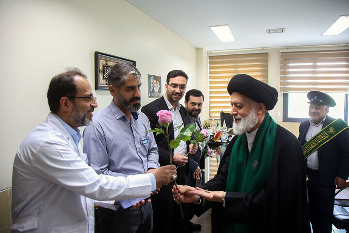 Photos: Servants of Hazrat Masoumeh shrine visit injured people in Zionist regime's attacks