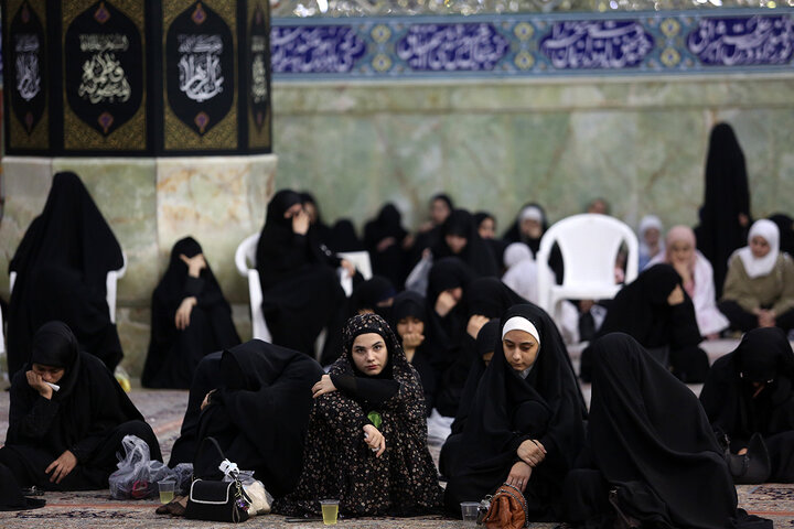 گزارش تصویری | عزاداری اباعبدالله الحسین(ع) به زبان عربی در حرم قم