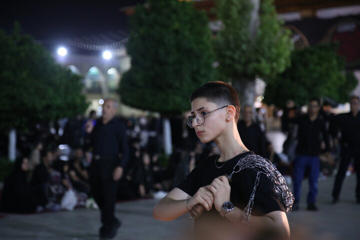 تصاویر| عزاداری شب تاسوعای حسینی در حرم مطهر شاهچراغ(ع)