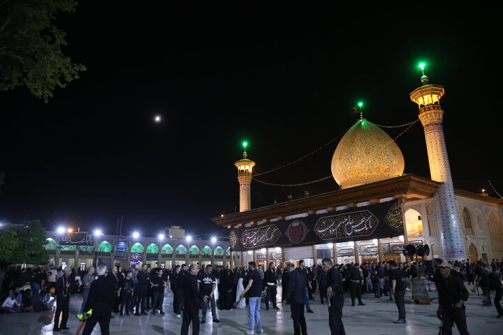 تصاویر| عزاداری شب تاسوعای حسینی در حرم مطهر شاهچراغ(ع)