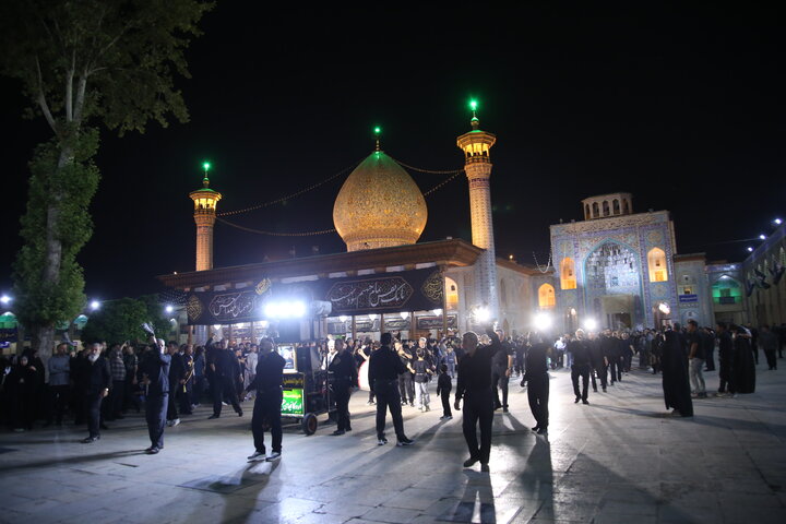 تصاویر| عزاداری شب تاسوعای حسینی در حرم مطهر شاهچراغ(ع)