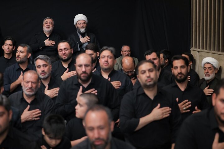 مراسم عزاداری شب عاشورای حسینی با حضور رهبر انقلاب
