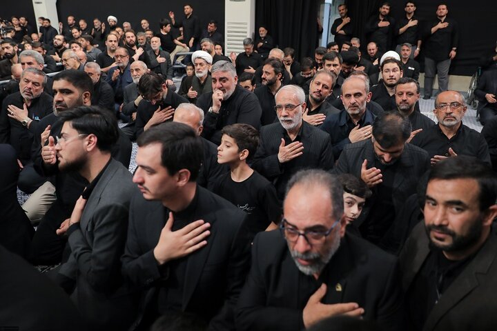مراسم عزاداری شب عاشورای حسینی با حضور رهبر انقلاب