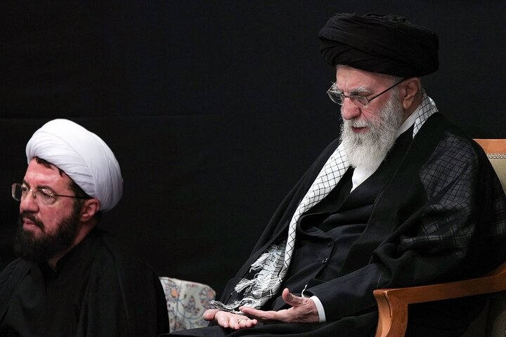 مراسم عزاداری شب عاشورای حسینی با حضور رهبر انقلاب