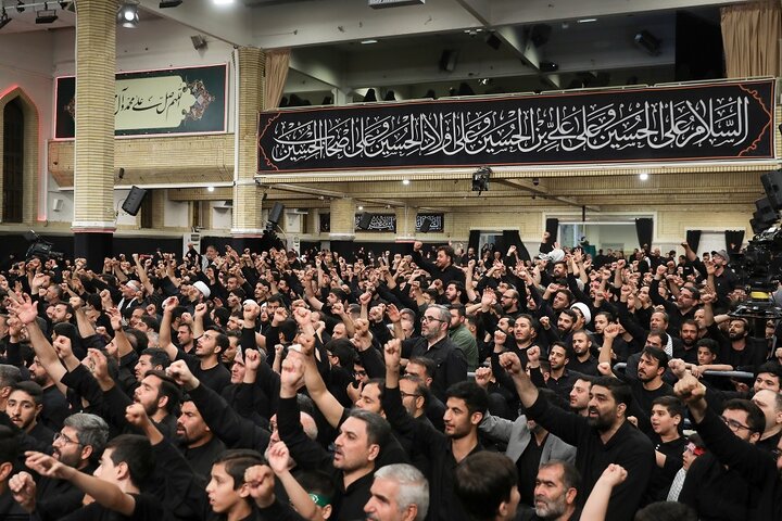 مراسم عزاداری شب عاشورای حسینی با حضور رهبر انقلاب