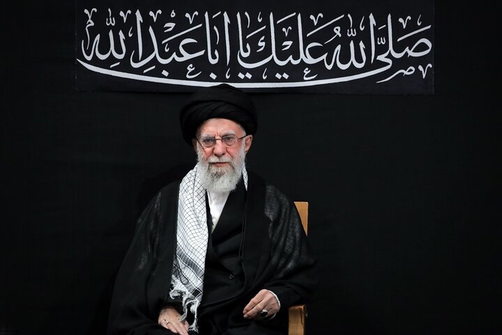 مراسم عزاداری شب عاشورای حسینی با حضور رهبر انقلاب
