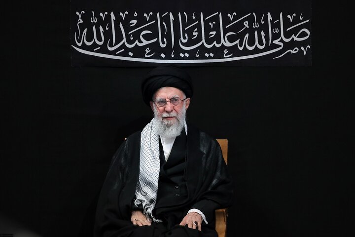 مراسم عزاداری شب عاشورای حسینی با حضور رهبر انقلاب
