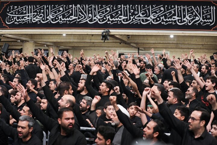 مراسم عزاداری شب عاشورای حسینی با حضور رهبر انقلاب