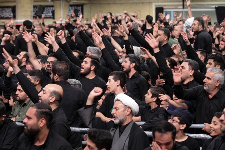 مراسم عزاداری شب عاشورای حسینی با حضور رهبر انقلاب