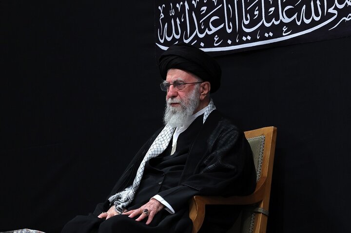 مراسم عزاداری شب عاشورای حسینی با حضور رهبر انقلاب