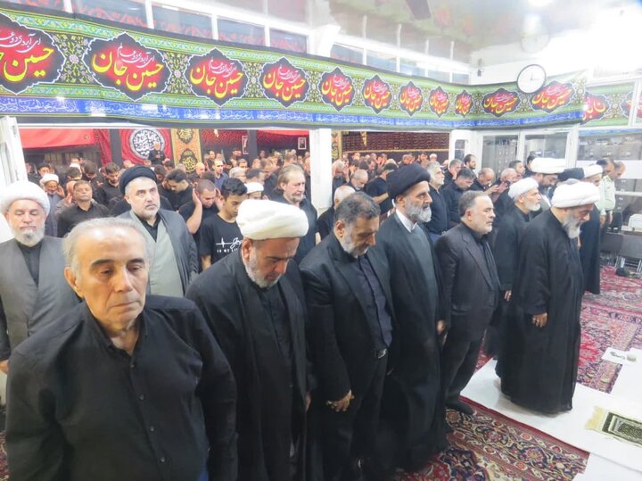 عزاداری و نماز جماعت ظهر عاشورا در حسینیه دفتر مرحوم آیت‌الله فاضل لنکرانی
