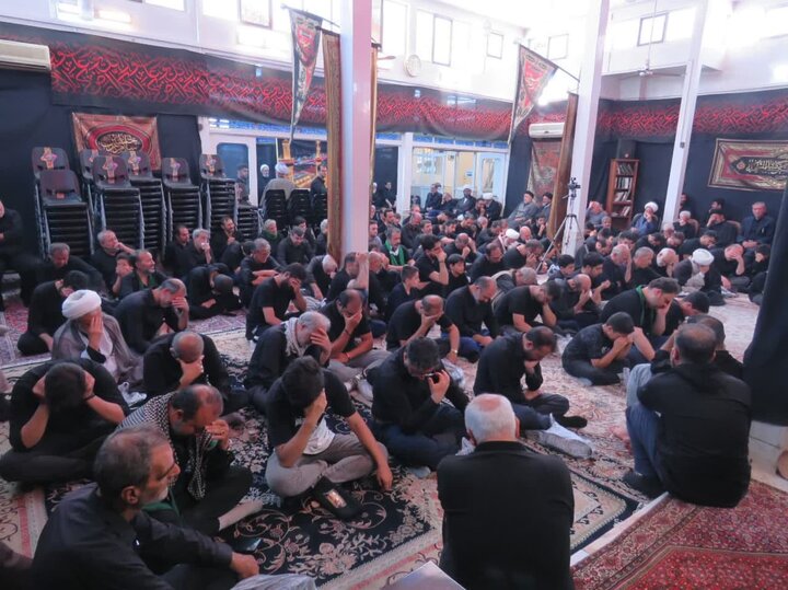 عزاداری و نماز جماعت ظهر عاشورا در حسینیه دفتر مرحوم آیت‌الله فاضل لنکرانی