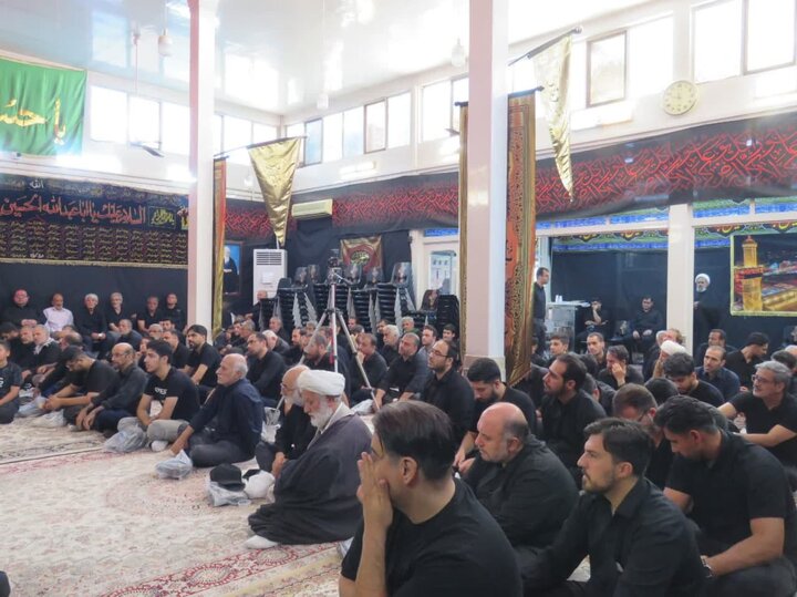 عزاداری و نماز جماعت ظهر عاشورا در حسینیه دفتر مرحوم آیت‌الله فاضل لنکرانی