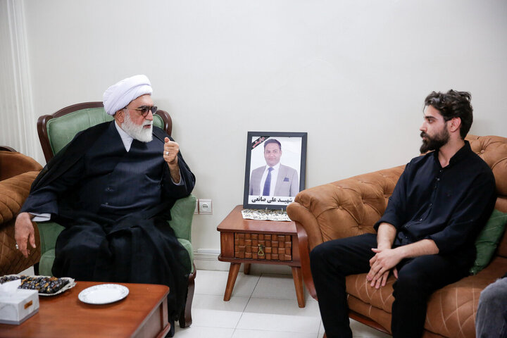 Photos: Custodian of Astan Quds Razavi meets with families of martyrs of Zionist regime's attacks