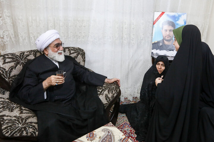 Photos: Custodian of Astan Quds Razavi meets with families of martyrs of Zionist regime's attacks