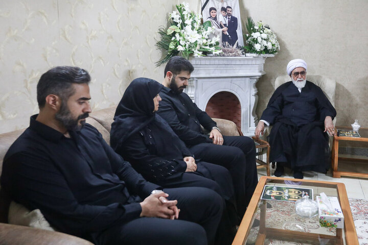 Photos: Custodian of Astan Quds Razavi meets with families of martyrs of Zionist regime's attacks