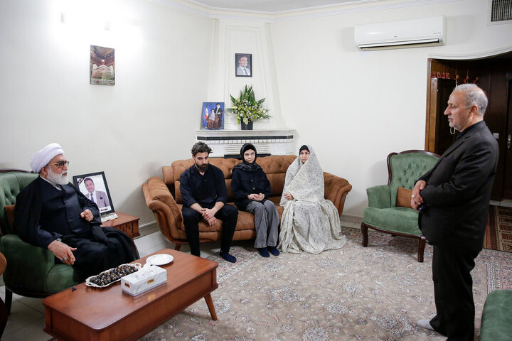 Photos: Custodian of Astan Quds Razavi meets with families of martyrs of Zionist regime's attacks
