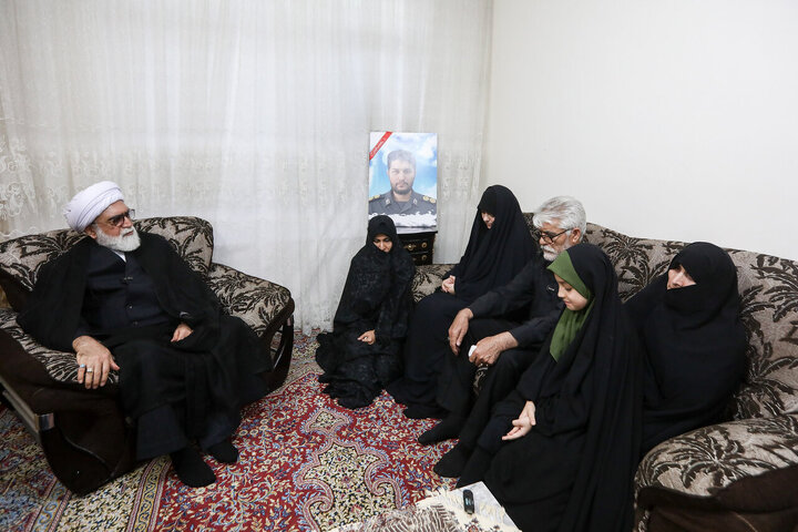 Photos: Custodian of Astan Quds Razavi meets with families of martyrs of Zionist regime's attacks