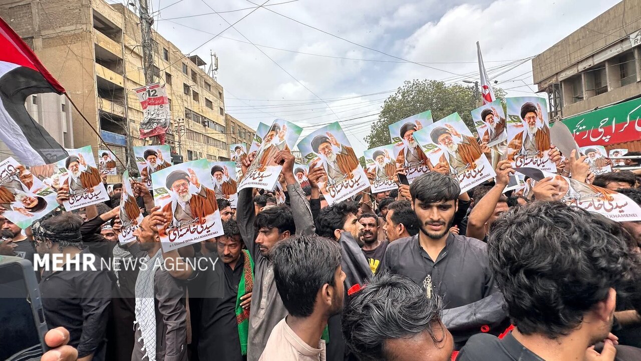 Pakistani Ashura mourners support Iran's Supreme Leader (+Photos)