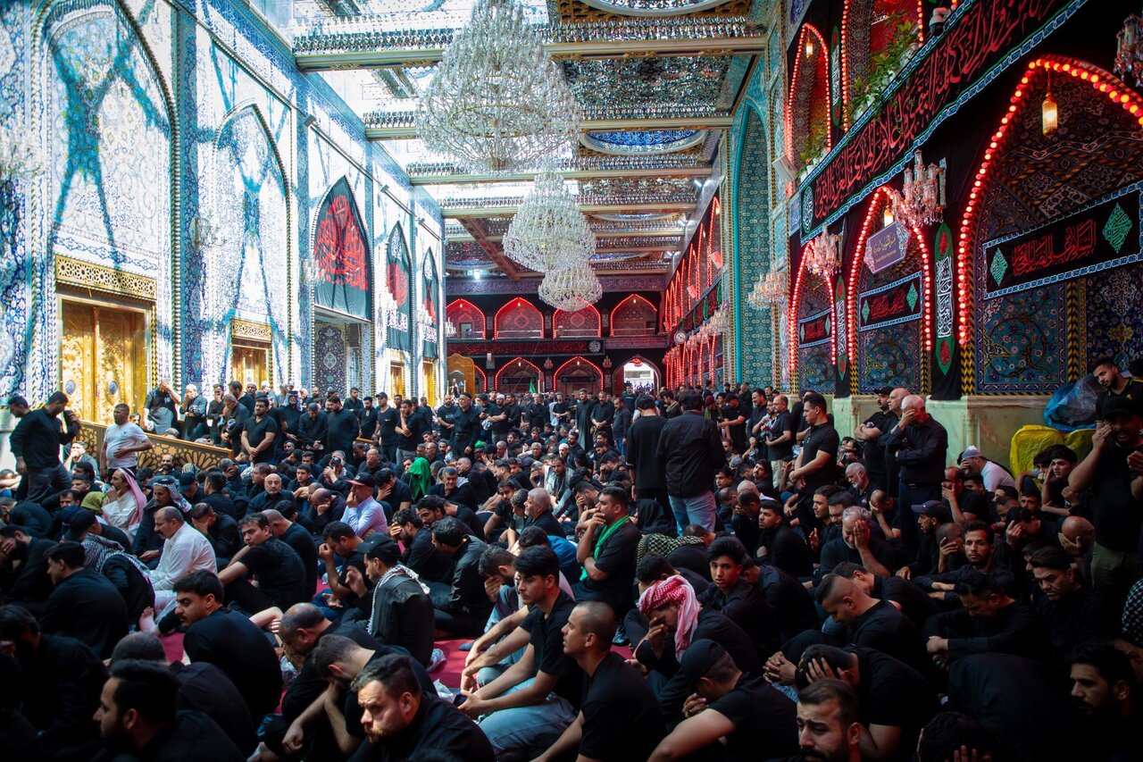 Crowds of mourners commemorate rituals of tenth day of Muharram at two holy shrines (+Photos)