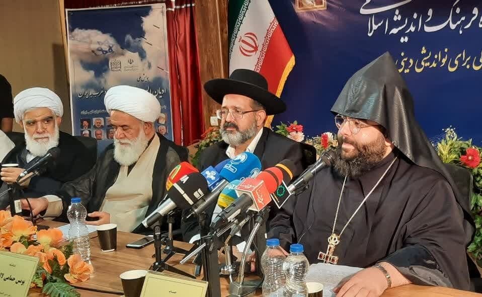 صهیونیسم آزادی و صلح را هدف گرفته است/ تحمیل جنگ، گناهی است در برابر خدا