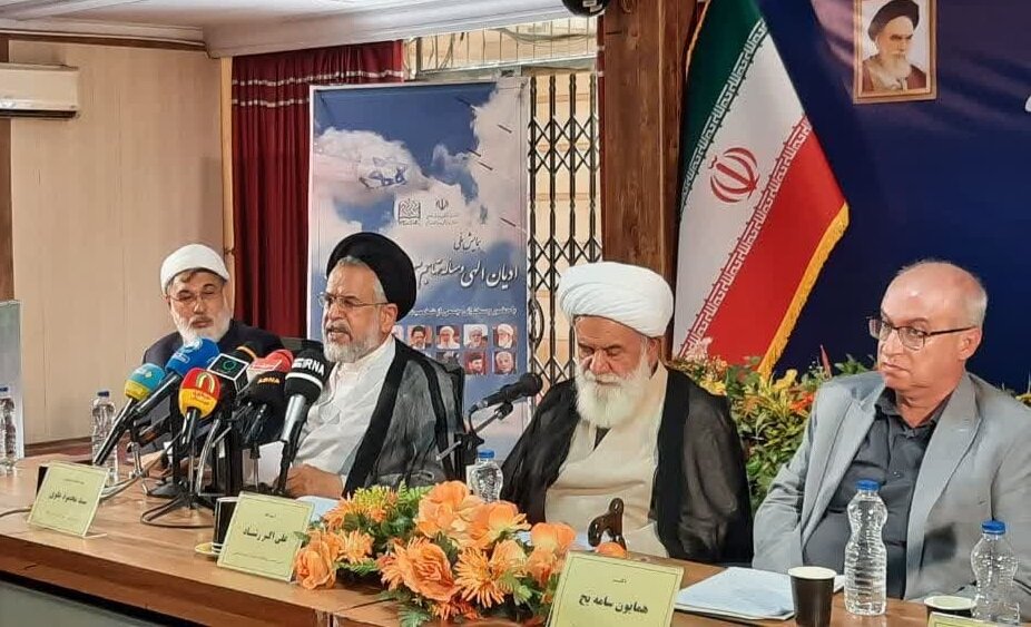 فرهنگ عاشورا ملت ایران را در برابر تجاوز مقاوم کرد/ ملت ایران چیزی جز ایستادگی نیست